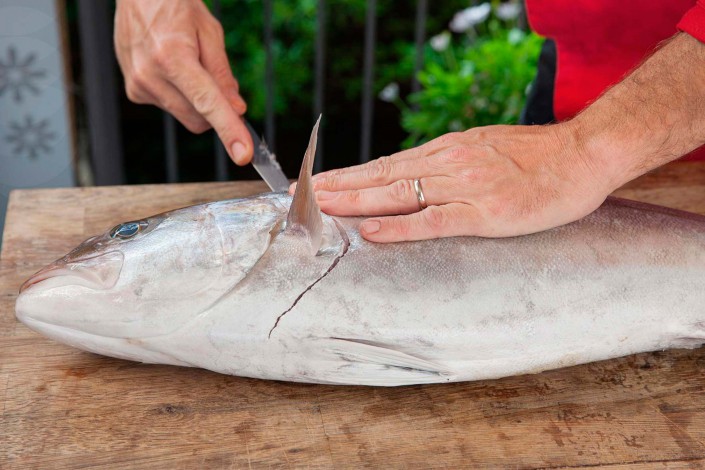 Gran crudo del Mediterraneo in preparazione